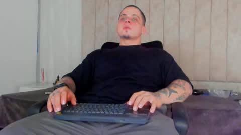 Snapshot of dennis_munera chatting on January 2025 08:16:02 PM dennis munera online show from January 2025 08:16:02 PM