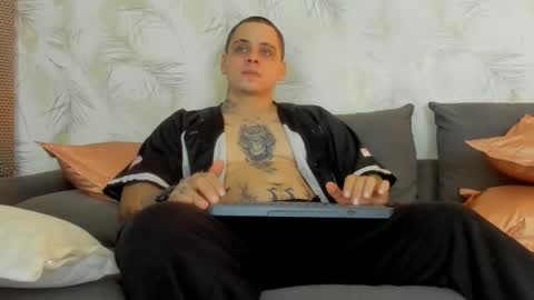 Snapshot of dennis_munera chatting on February 2025 11:38:02 AM dennis munera online show from February 2025 11:38:02 AM