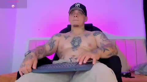 Snapshot of dennis_munera chatting on September 2025 04:32:02 PM dennis munera online show from September 2025 04:32:02 PM