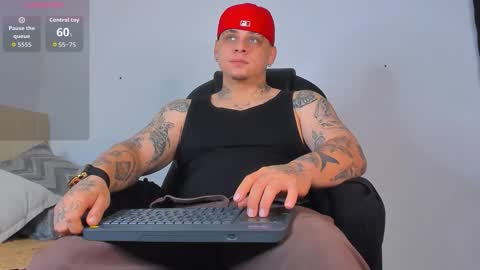 Snapshot of dennis_munera chatting on October 2025 11:05:02 AM dennis munera online show from October 2025 11:05:02 AM