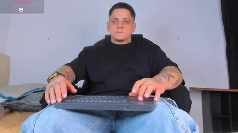 Snapshot of dennis_munera chatting on October 2025 09:40:02 AM dennis munera online show from October 2025 09:40:02 AM