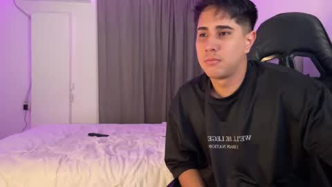 Dereck online show from February 2025 04:01:01 AM