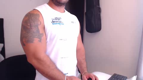 Snapshot of derek_group chatting on September 2025 03:03:02 PM Derek online show from September 2025 03:03:02 PM