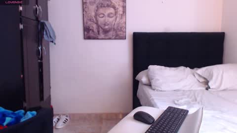 Snapshot of derek_group chatting on November 2025 01:55:02 PM Derek online show from November 2025 01:55:02 PM