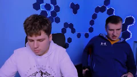 derek_hawk_ online show from December 2025 09:48:01 AM