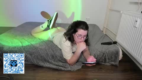 Snapshot of derek_shameless chatting on December 2025 07:53:02 PM Derek online show from December 2025 07:53:02 PM