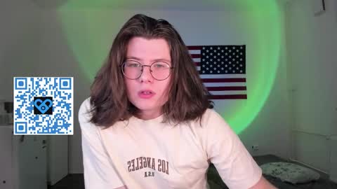 Snapshot of derek_shameless chatting on December 2025 04:33:01 PM Derek online show from December 2025 04:33:01 PM