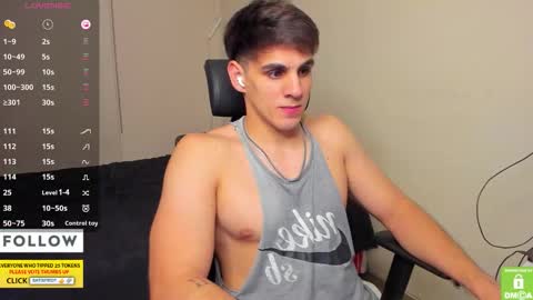 Derekcb online show from November 2025 10:53:02 PM