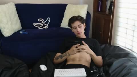 Derek online show from November 2025 08:42:01 PM