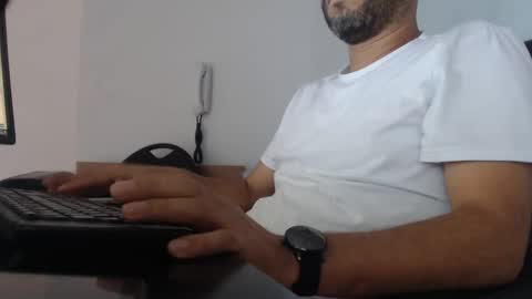 Snapshot of derrik_ chatting on December 2024 12:58:01 PM online show from December 2024 12:58:01 PM