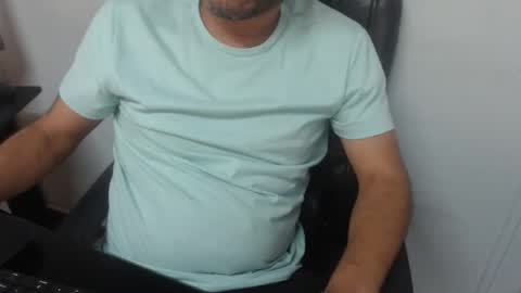 Snapshot of derrik_ chatting on December 2025 05:18:02 PM online show from December 2025 05:18:02 PM