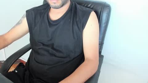 Snapshot of derrik_ chatting on May 2026 01:06:01 PM online show from May 2026 01:06:01 PM