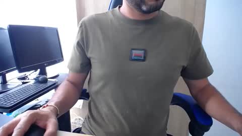 Snapshot of derrik_ chatting on May 2026 04:02:02 PM online show from May 2026 04:02:02 PM