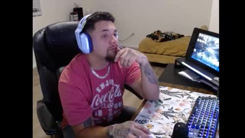 Snapshot of desertadventurer25 chatting on October 2025 08:15:02 AM desertadventurer25 online show from October 2025 08:15:02 AM