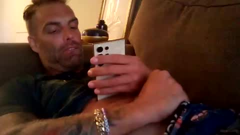 Snapshot of desertan20 chatting on October 2025 10:40:01 PM Tall and Handsome online show from October 2025 10:40:01 PM