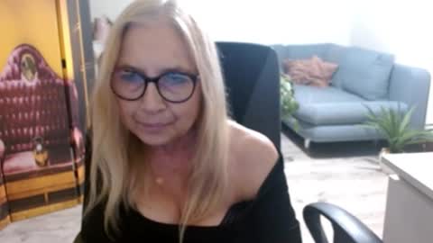 S O F I A online show from November 2025 02:39:01 PM