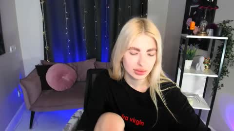 Snapshot of desperate_ramona chatting on November 2025 06:23:01 AM desperate_ramona online show from November 2025 06:23:01 AM