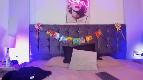 Snapshot of destello_xxx chatting on July 2026 03:40:02 PM Destello online show from July 2026 03:40:02 PM