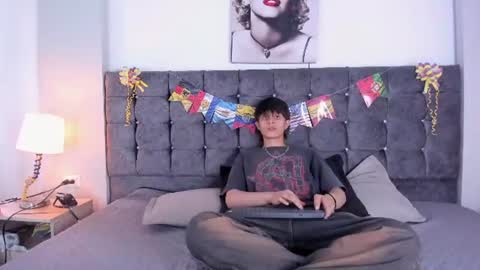 Snapshot of destello_xxx chatting on July 2026 06:01:02 PM Destello online show from July 2026 06:01:02 PM