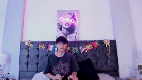 Snapshot of destello_xxx chatting on July 2026 08:11:01 PM Destello online show from July 2026 08:11:01 PM