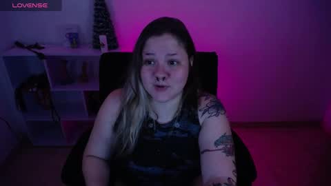 Snapshot of destroyall420 chatting on January 2025 01:59:02 AM Lola Bdsm and fries online show from January 2025 01:59:02 AM