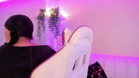 Snapshot of devoracook chatting on November 2025 01:45:01 PM DevoraCook online show from November 2025 01:45:01 PM