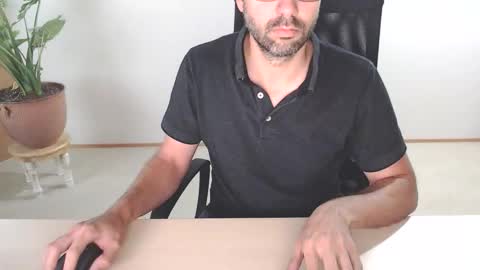 Snapshot of devswiss chatting on September 2025 08:52:02 AM DevSwiss online show from September 2025 08:52:02 AM