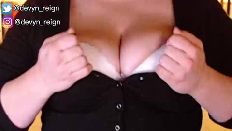 Snapshot of devynreign chatting on October 2025 05:55:01 PM Devyn Reign online show from October 2025 05:55:01 PM