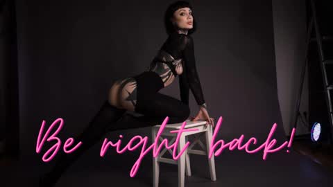 dgtlgrl online show from November 2025 03:03:02 PM