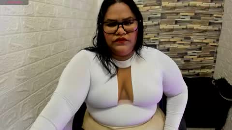 Snapshot of dhevora chatting on November 2025 01:21:02 PM DHEVORA online show from November 2025 01:21:02 PM