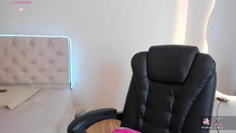 Snapshot of diamond__cherry chatting on February 2026 01:51:02 PM Diamond online show from February 2026 01:51:02 PM