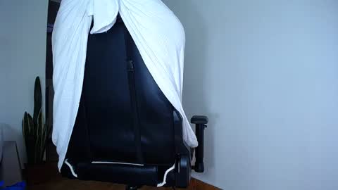 Snapshot of diamond_black00 chatting on January 2025 10:31:01 PM MaSSimo online show from January 2025 10:31:01 PM