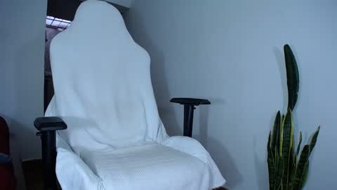 Snapshot of diamond_black00 chatting on January 2025 09:20:01 PM MaSSimo online show from January 2025 09:20:01 PM