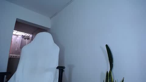 Snapshot of diamond_black00 chatting on January 2025 06:12:02 PM MaSSimo online show from January 2025 06:12:02 PM