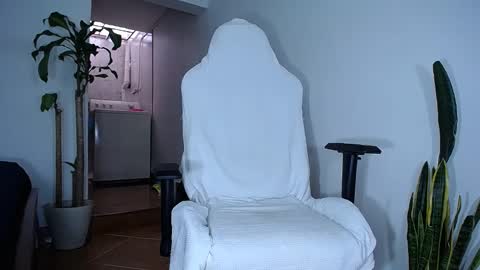 Snapshot of diamond_black00 chatting on February 2025 06:49:02 PM MaSSimo online show from February 2025 06:49:02 PM