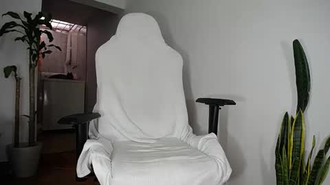 Snapshot of diamond_black00 chatting on February 2025 07:49:02 PM MaSSimo online show from February 2025 07:49:02 PM