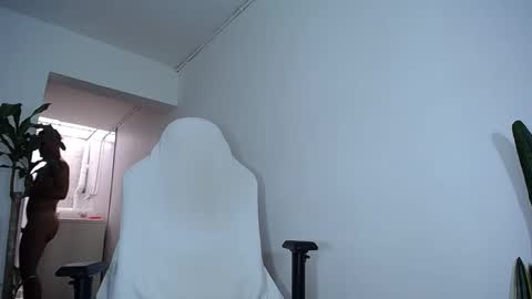 Snapshot of diamond_black00 chatting on March 2025 04:00:02 PM MaSSimo online show from March 2025 04:00:02 PM