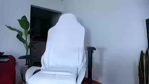 Snapshot of diamond_black00 chatting on October 2025 11:16:02 PM MaSSimo online show from October 2025 11:16:02 PM