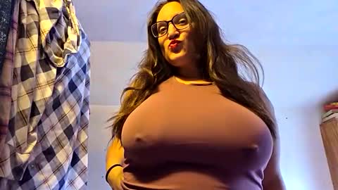 Snapshot of diamond_tease chatting on December 2025 08:47:01 PM diamond_tease online show from December 2025 08:47:01 PM