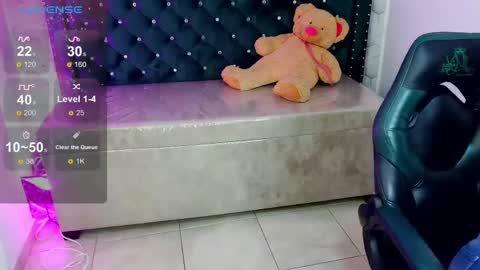 Snapshot of diamondfox_m chatting on April 2026 10:50:01 AM Your Diamond online show from April 2026 10:50:01 AM