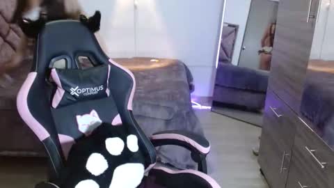 Snapshot of diamondgold28 chatting on November 2025 06:09:02 PM diamondgold28 online show from November 2025 06:09:02 PM