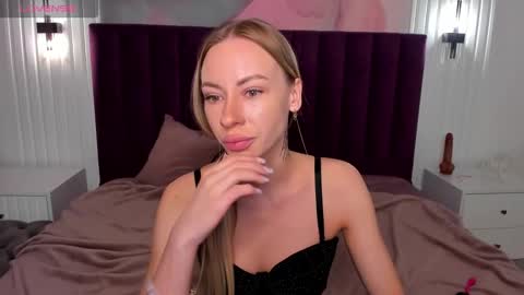 Diana  online show from October 2025 01:25:01 AM