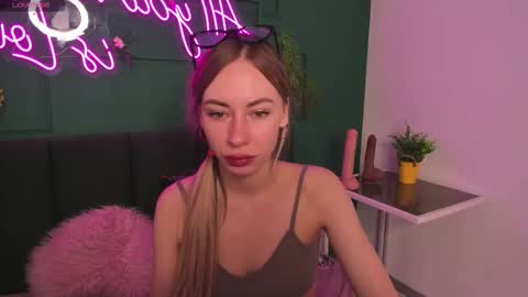 Diana  online show from February 2026 02:42:02 AM