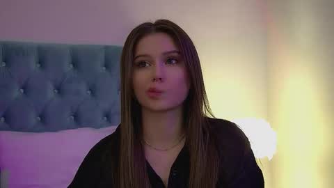 Snapshot of dianabecker chatting on November 2025 06:18:01 PM Diana online show from November 2025 06:18:01 PM