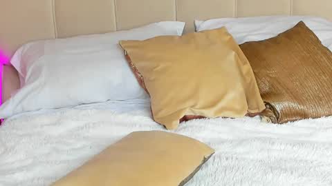 dianac1998 online show from February 2026 05:43:01 PM