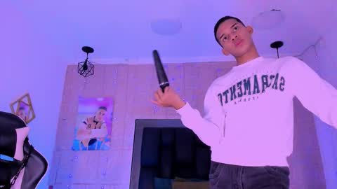 Snapshot of dilam_alfonzo chatting on September 2025 04:07:01 PM Dilan online show from September 2025 04:07:01 PM