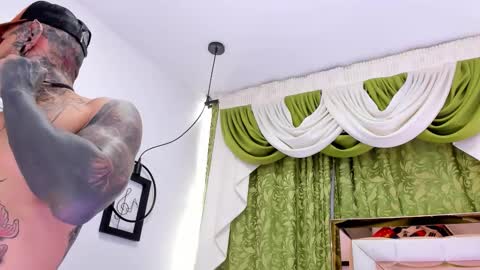 dilan_scootk_ online show from September 2025 06:30:02 PM