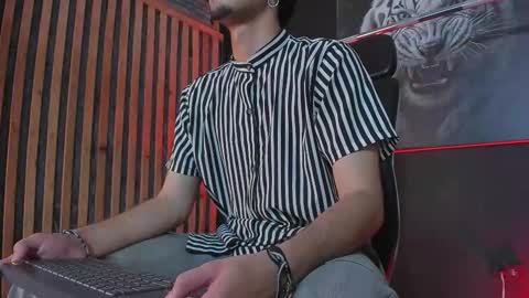 Snapshot of dimitrideluxe chatting on November 2025 08:07:01 PM Dimitri online show from November 2025 08:07:01 PM