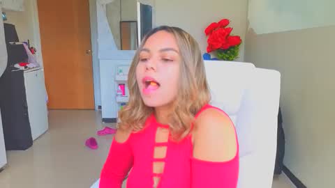 diosadeluniverso_ online show from December 2025 01:51:01 PM