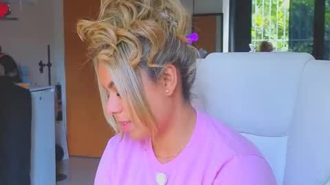 diosadeluniverso_ online show from February 2026 07:09:02 PM